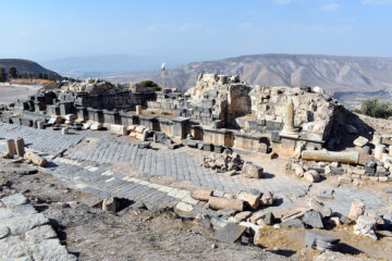 Nymphaeum at Umm Qais. (Photo by Clare Rasmussen.)